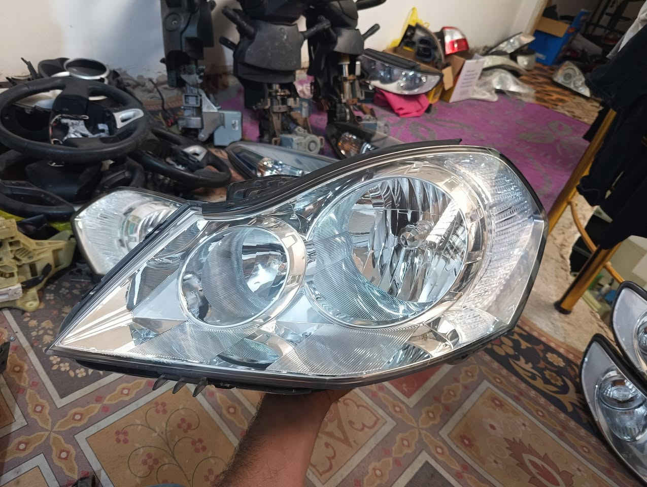 السلام عليكم مازدا تك جهة اليسار جديد كولش السعر 40 الف بغداد الرصافه اكو توصيل  للمحافظات الاتصال ***********
