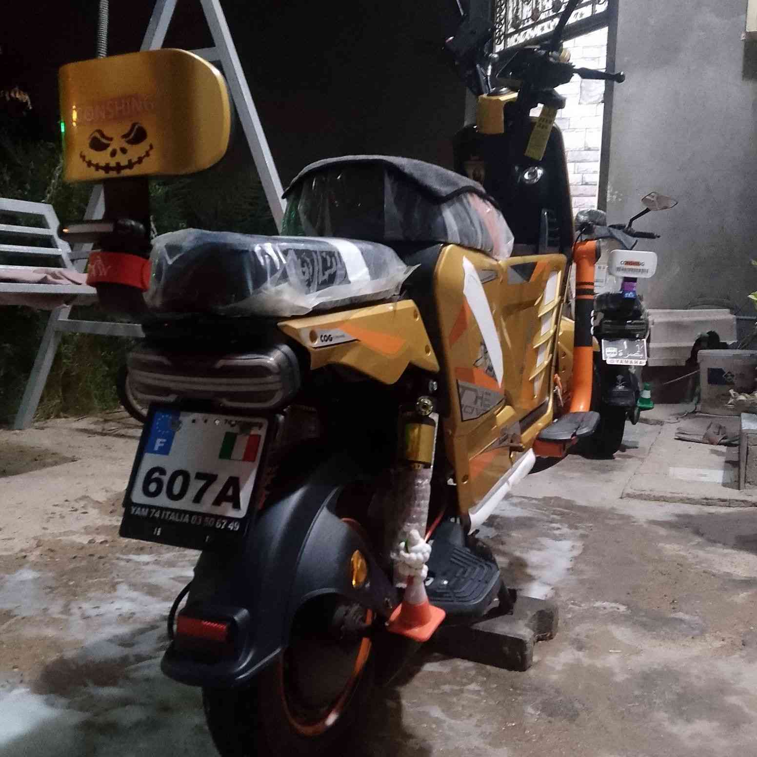 السلام عليكم دراجه شحن للبيع نوع جديد x900دراجه جديده كلش حلوه نا ناغصها اي شي عنوان بصره ابو الخصيب قرب الندلس رقم الهاتف ***********متواجد واتساب سعر 460
