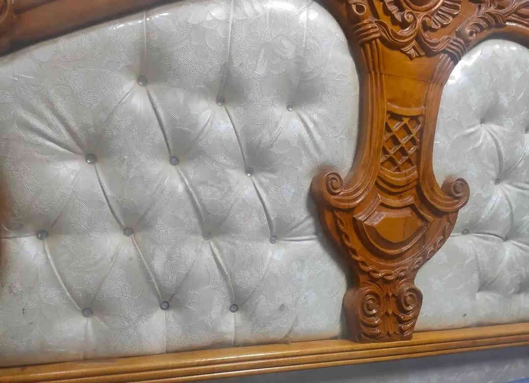 غرفه نوم صاج ٦ قطع صاج توصاه مو تجاري ضررها بس ميز تواليت بي فطر مقدار اصبع من صفحه ميبين السعر ٥٠٠ تواصل ***********
