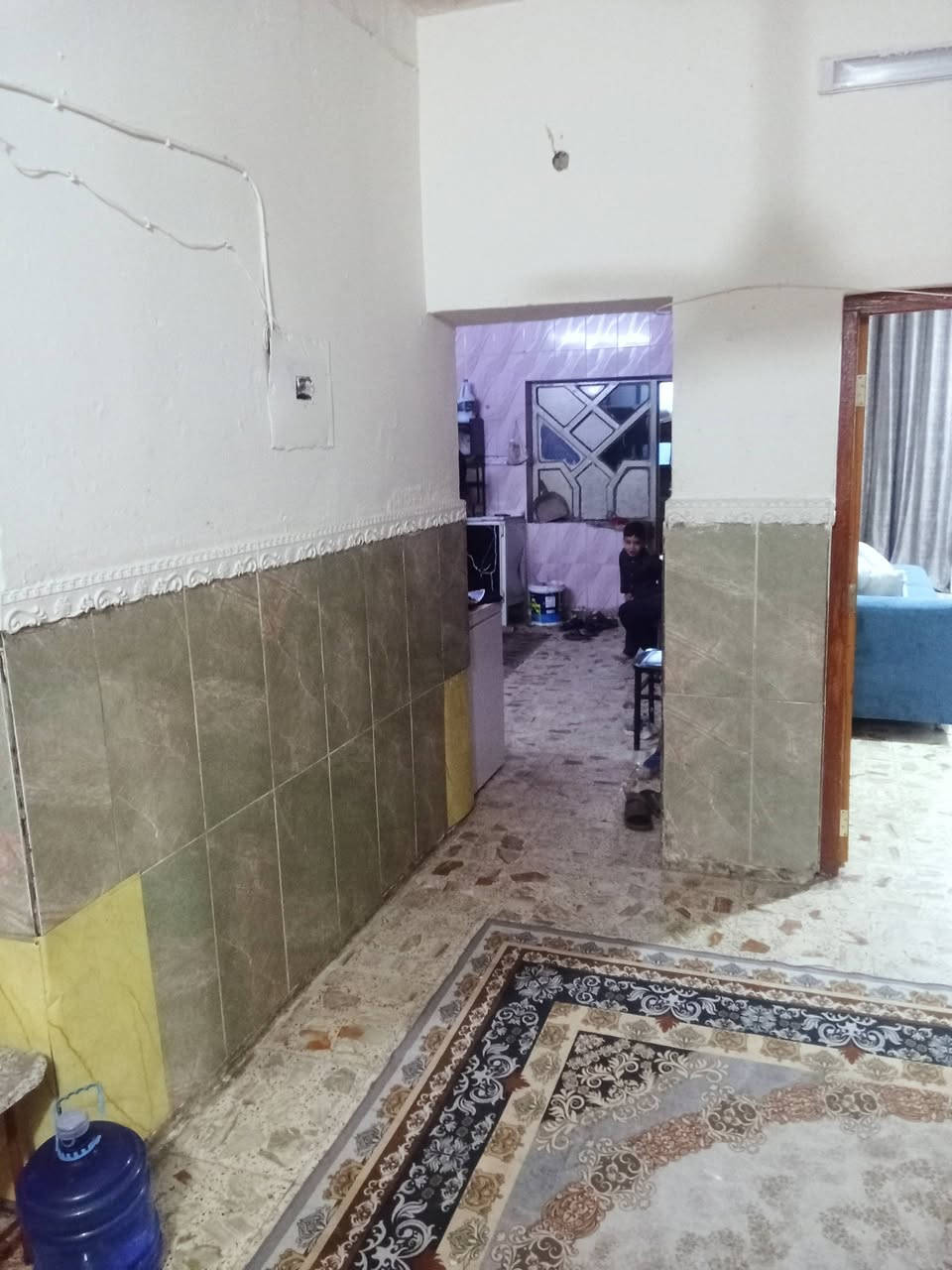 بيت طابو مساحته 150متر البيت يحتوى عله خمس غرف نوم ارضيه جديده واجهيه 7ونص نزال 20 
***********
