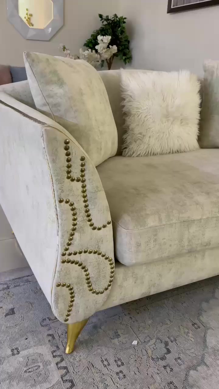 For sale Midas sofa 50781696
3+2+2 total 7 seater 
Call WhatsApp 50781696


**إذا كنت صاحب هذا الإعلان وتريد حذفه لأي سبب، رجاءا أرسل رسالة إلى الدعم الفني**