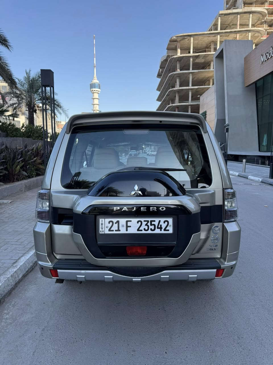 للبيع ميتسوبيشي باجيرو 2016 وارد خليجي

السيارة نظيفة جداً، استخدام شخصي، وارد الخليج.

الحالة العامة:
▪️ بدون حادث
▪️ بدون صبغ
▪️ محرك 3.5
▪️ العداد: 106 ألف كم

المواصفات:
تحكمات ستيرن – مقاعد مخمل – كاميرا خلفية – حساسات خلفية
داخلية بيج – زينون عالي ناصي – LED نهاري
مرايا كهرباء مع إشارات – تبريد ثلاث قطع
7 ركاب – دفع رباعي 4×4 – كروز كنترول

التسجيل:
رقم سليمانية الجديد – باسم المالك – تحويل مباشر

السعر: 17,900$ (ثابت، بدون مراوس)
📍 بغداد – الكرخ
📞 ***********
