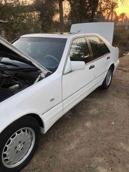 السلام عليكم شبح للبيع موديل ٩٥ اللون ابيض بغداد مابيه اي نقص رايده ب٩٠ وبيه مجال للشراي تحياتي للجميع رقم الهاتف ***********
