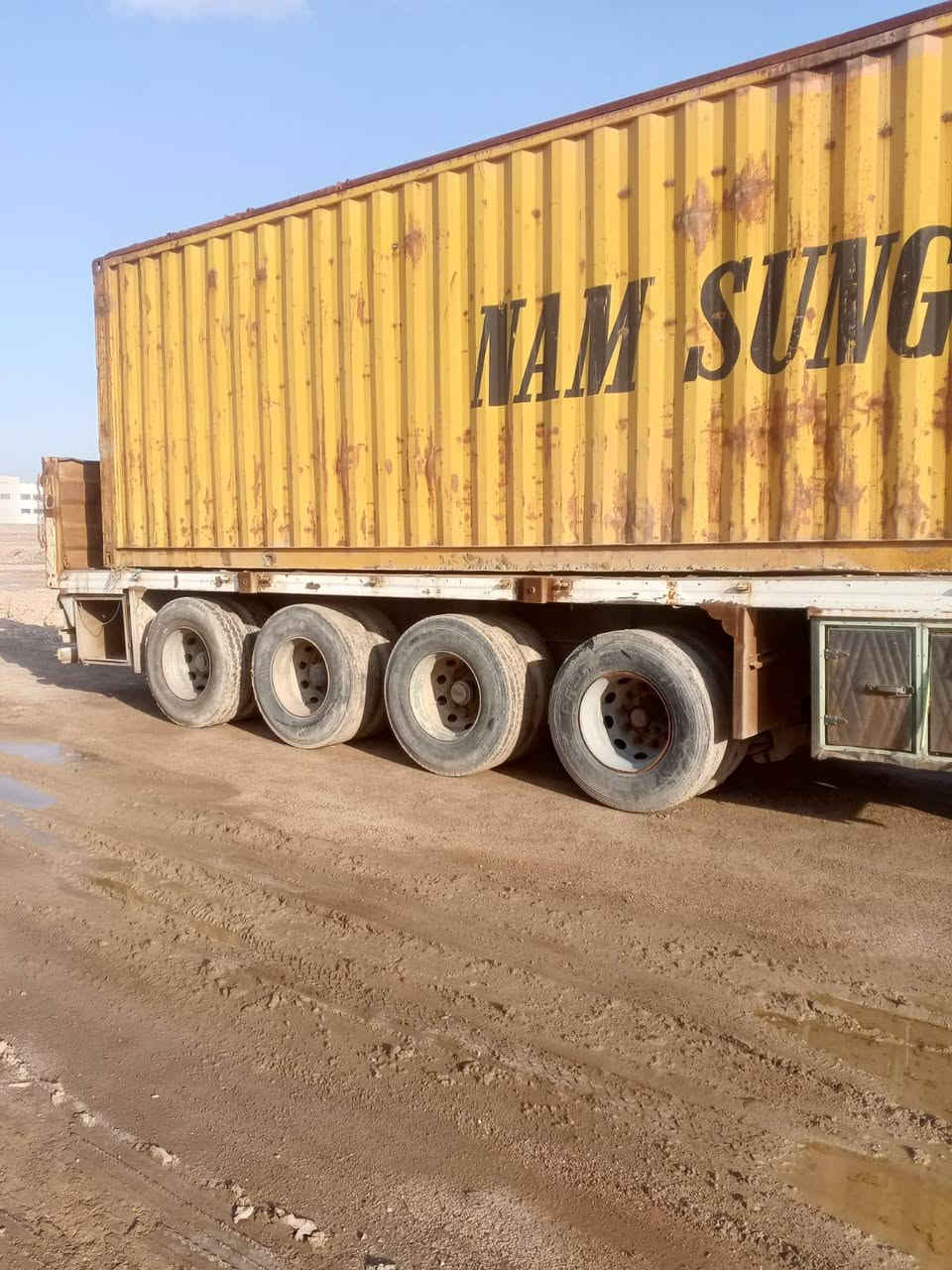 السلام عليكم عربانه 4,دناكير جوبلس دناكير 16 مربع شاصي الماني بيه باج صفحه وحده مع حاويه 12 متر مفتوحه مكان بصره العربانه مع الحاويه سعر 75 بيه مجال بسيط ***********
