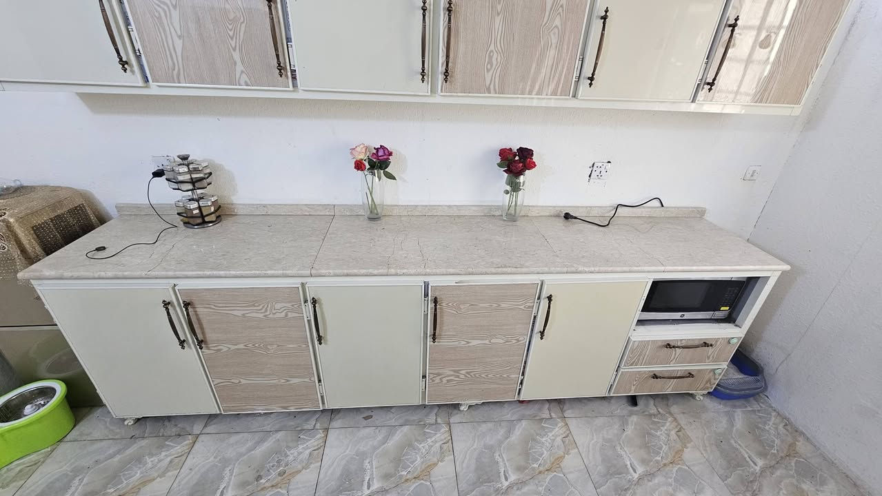 للبيع متسعجل
كوانتر وملحق 3 متر ألمنيوم ومرمر اصلي ثقيل مع سنك متر ونص مكان بغداد 
متوازي على بيع 
***********
