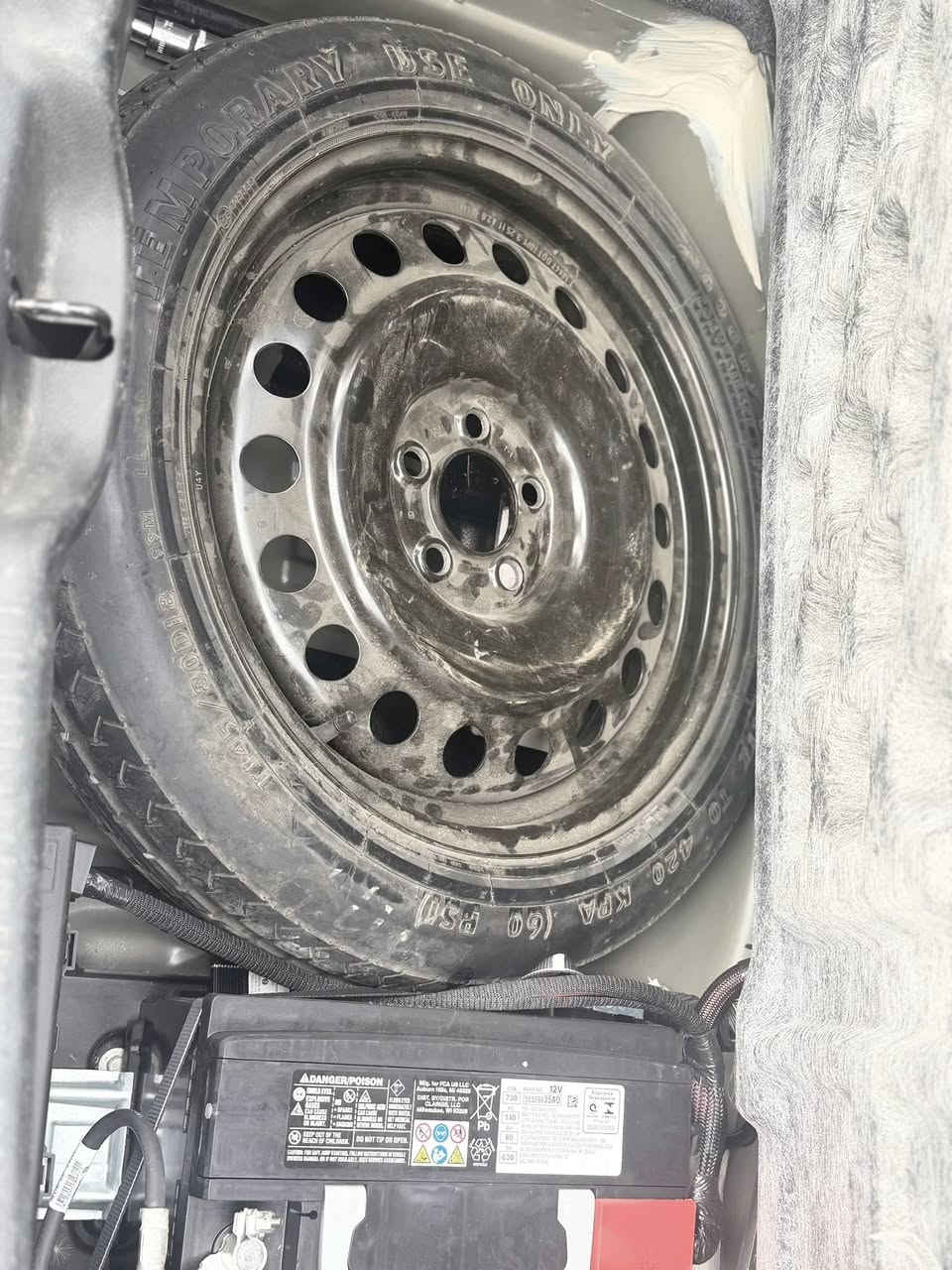 ⸻
السلام عليكم وينه الي يدور الكلين تايتل ✅

دودج جارجر 2023 – Last Call
فئة SXT دفع خلفي 
🚗 وارد كندي كلين تايتل
📊 ماشيه 46 ألف مايل حقيقي
✨ السيارة جديدة جدًا ما بيها نقص من اي شي 
شلعتها زيرو 

مواصفاتها sxt  معروفه 
شاشه كبيره 
سماعات alpine
تبريد قطعتين 
بصمه وتشغيل عن بعد
وباقي المواصفات المعروفه

السياره كلين مابيها حادث ولا غرق ولا سرقه مكفولة كفالة عامة مطلقة
مرقمه باسمي رقم اربيل مع هزه وسنويه صادره جديده سنه ٢٠٢٥ 
تحويل ثاني يوم 
السعر ٢٨ الف وبيها مجال بسيط 
***********
