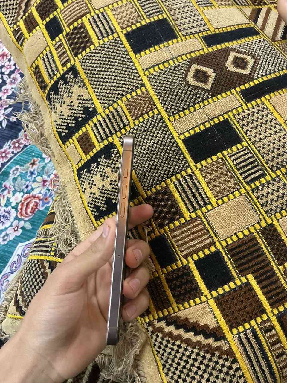 السلام عليكم اخوان  آيفون 16 برو ماكس بطاريه ١٠٠شرق اوسط بعده داخل الضمان  عدد دورات الشحن ١٠٧  مكاني محموديه ***********
