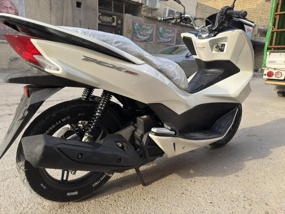 ياالله - دراجه pcx جيل ثاني ياباني للبيع
حجم المكينه 150 مكفول من الفتحه والتبديل 
كفرات الدراجه اصليه 
دراجه حلوه بيهه تغليف كاربون فايبر 
مكان الدراجه مدينه الصدر 
***********
