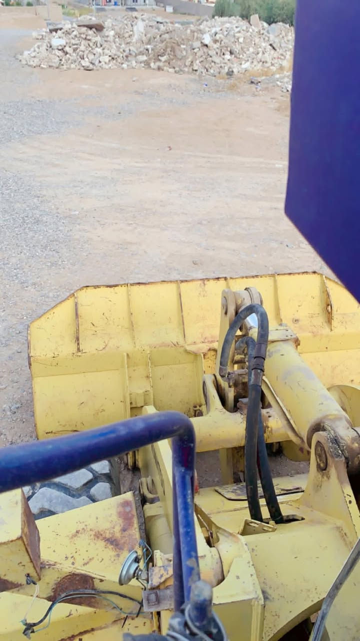 السلام عليكم شفل للبيع كاماتسو محرك 320الشفل محرك كير شرط الشفل ما عايزه شي كلو شرط التايرات الجدام جدد والوره نص عمر  مسجل فحص صلاح الدين  السعر ١٦٠ وبي مجال
***********مكان صلاح الدين
