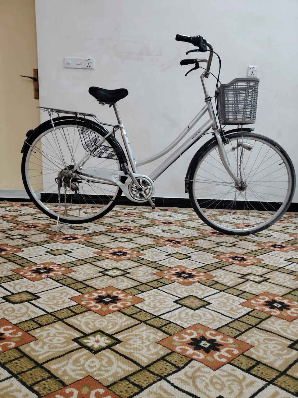 سلام عليكم من رخصت مسئول الكروب عندي بيسكل حجم 27 كامل من كلشي مكان شارع المستشفي كامل من كلشي سعر 100 بي مجال بسيط ***********
