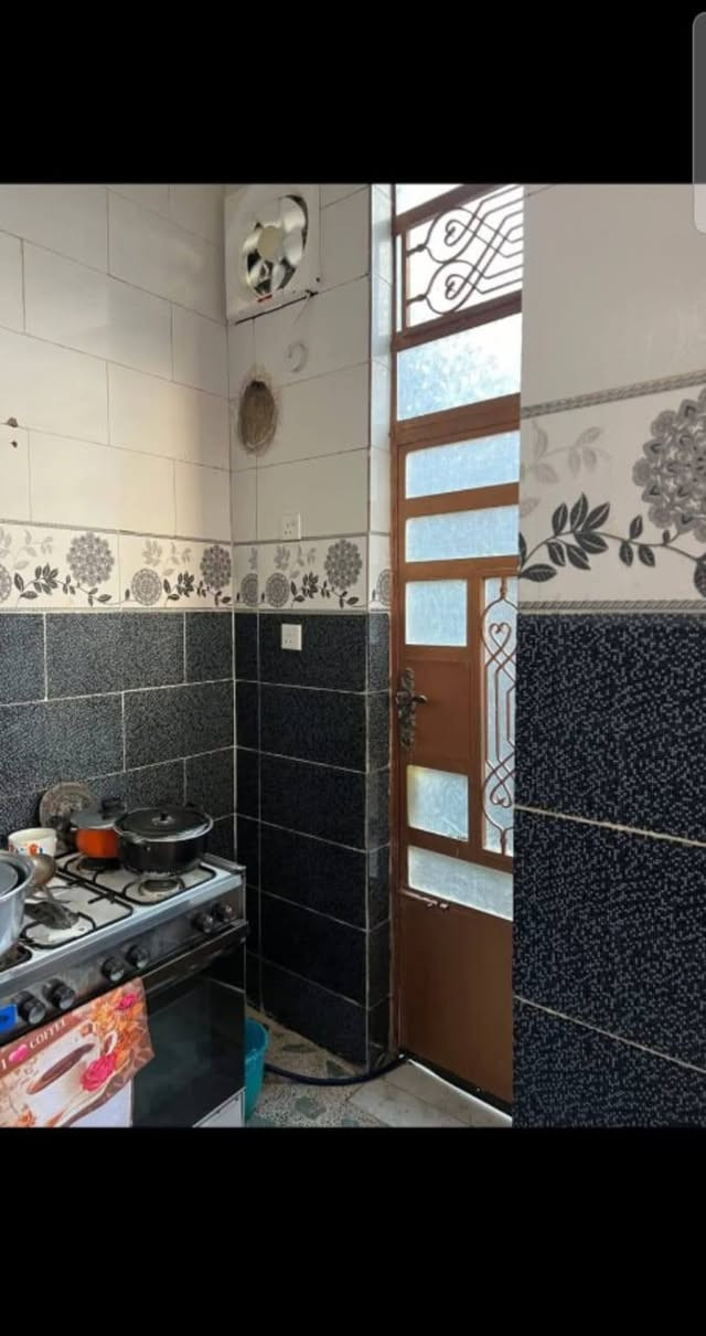 بيت طابو زراعي عقد ٢٥
يقع خلف سيد نور 
يتكون من ٤ غرف نوم
صحيات ٣
صاله ستقبال
كراج و حديقه 
المساحه ٢٥٠
العنوان واسط قضاء الصويره 
للإستفسار[***********]
