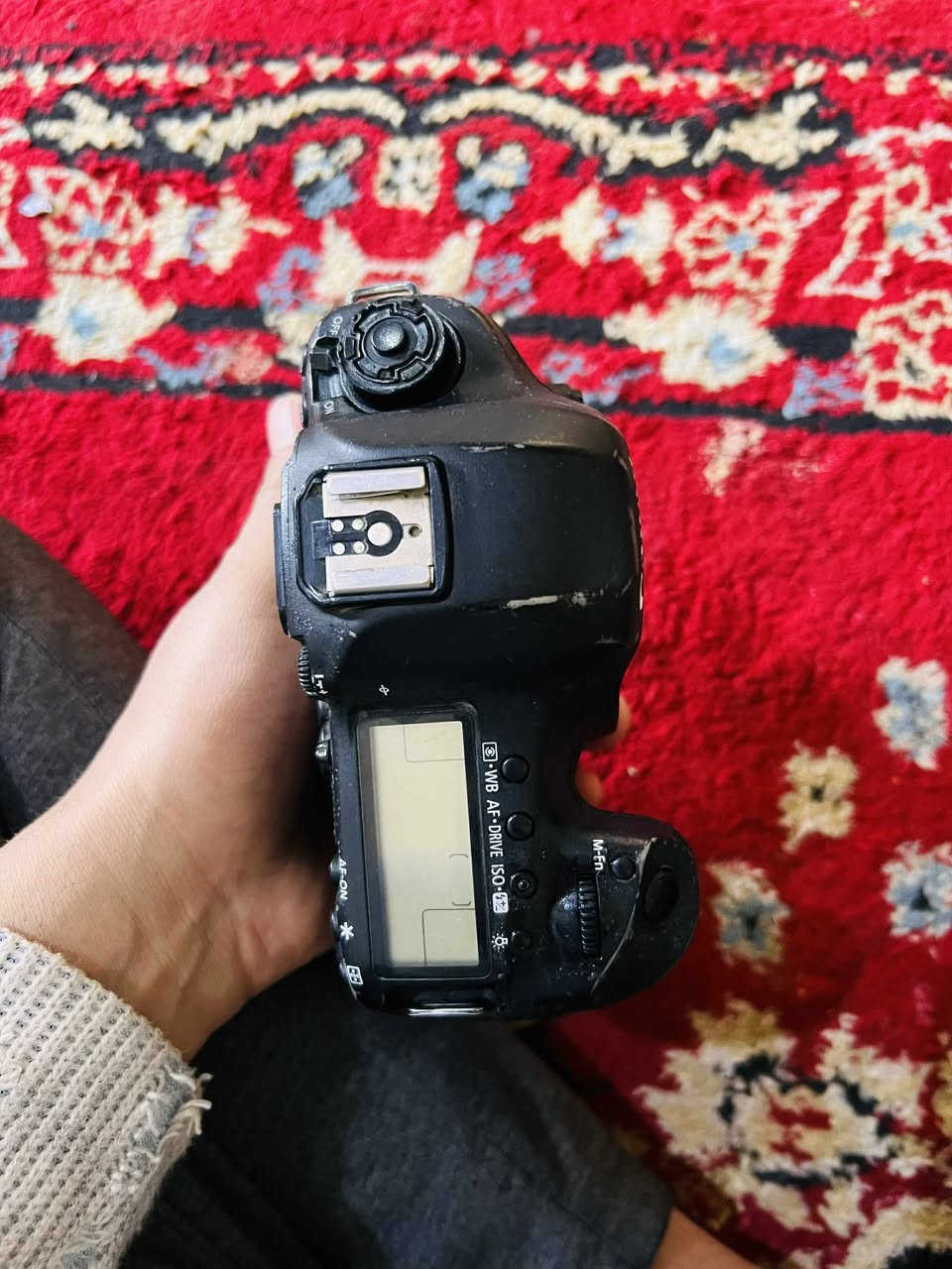 السلام عليكم كاميرا للبيع5D سعر500/ ***********
