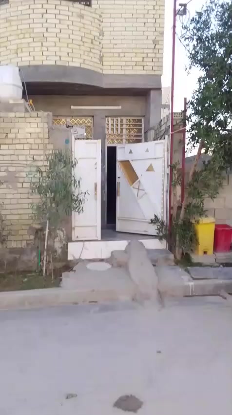 سلام عليكم بيت البيع مكان البلديات معسكر خلف ابو حيدر يم شارع صوره ١٠٠ متر السعر ٧٥ مليون ***********
