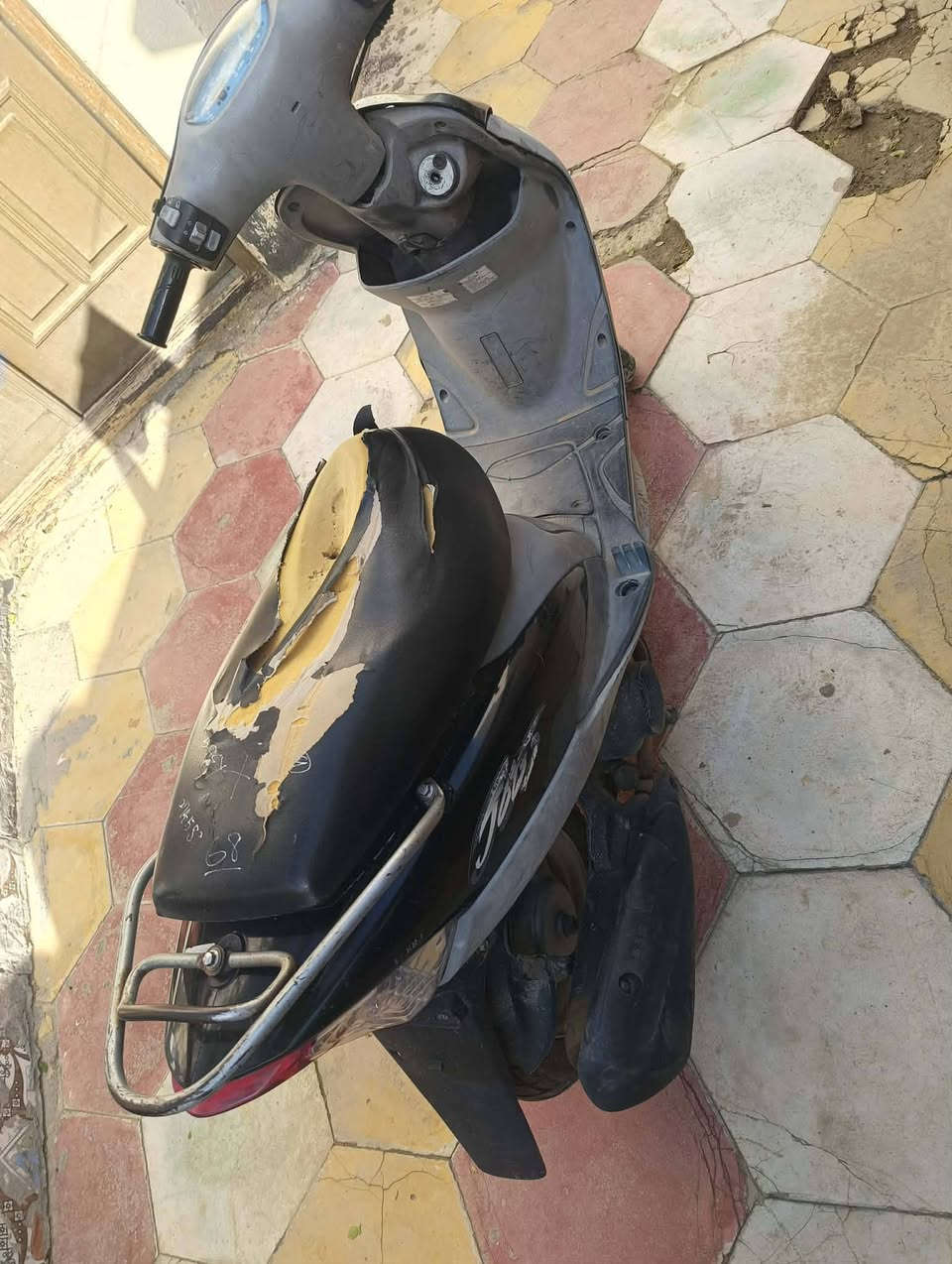 سلام عليكم ماكس منغولي للبيع دراجة جديده بمعنى الكلمة شرط مكفولة كفالة عامة برغي ما مفتوح بيها كهربائيات سلف كله شغال شرط الفحص
‏‪***********‬‏
