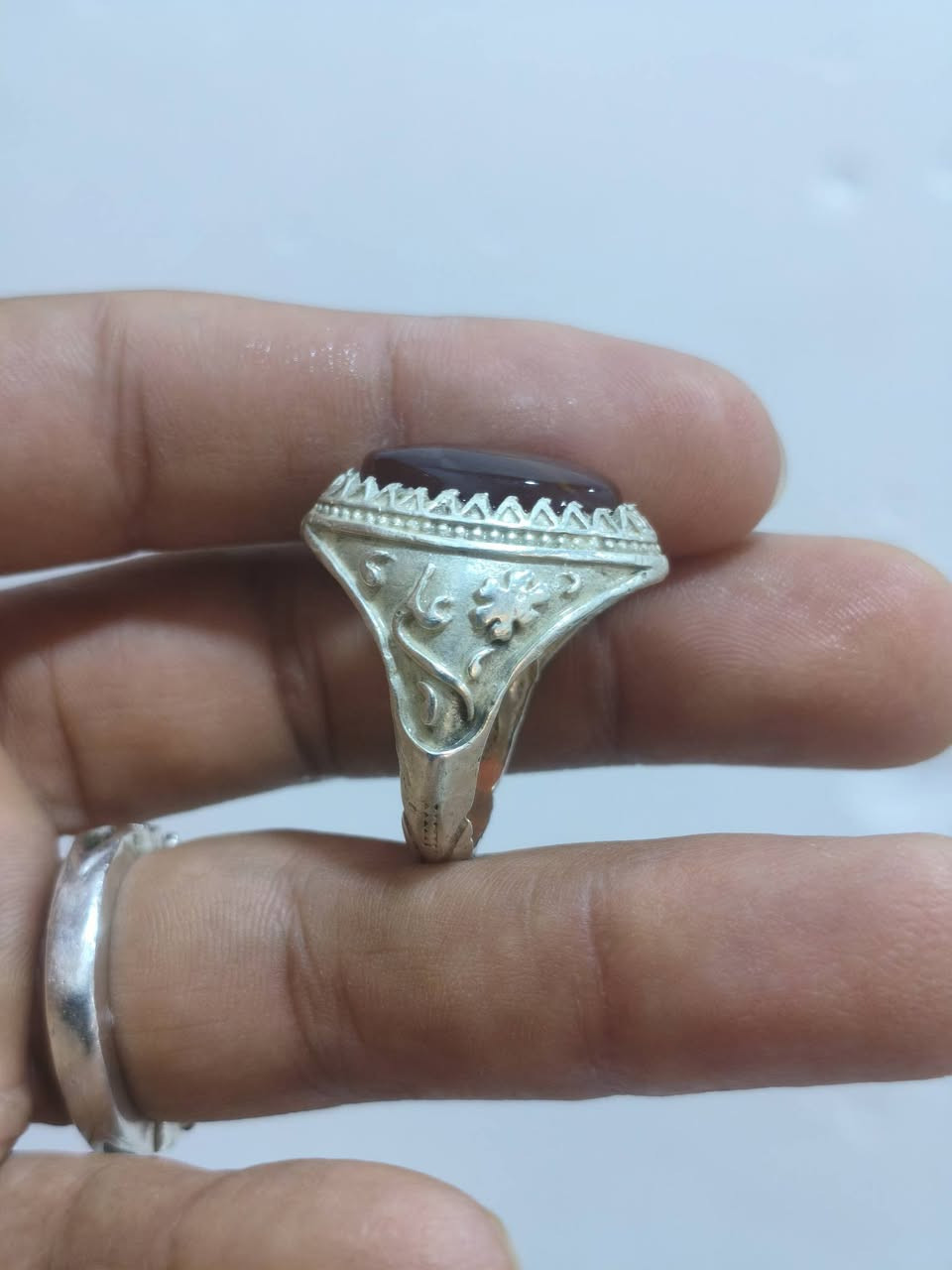 عقيق يماني صياغه فضة ثقيله للبيع سعر ٨٥ المهتم يراسلني واتساب ***********
