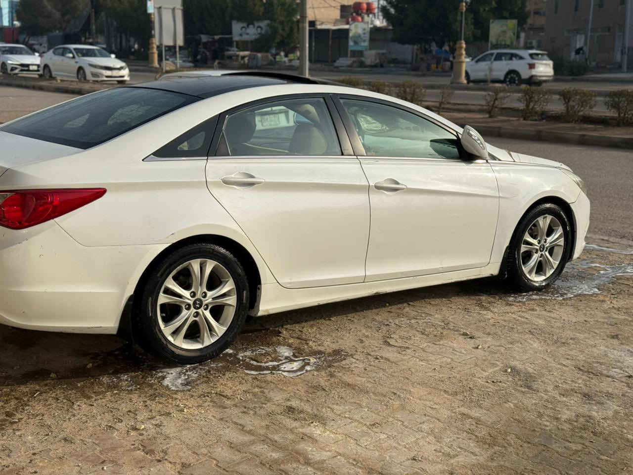 هونداي سوناتا موديل 2011  (خليجي) فول مواصفات 
عدا البصمة  كفاله عامه من التبديل ولفتح السياره فقط رشت صبغ في الباب السائق 
عدا وموضع الصور بالمنشور مع بارد بدايه الجاملوغ امامي ما بين إلا بالسونار )

مواصفات :
محرك 2400 وضع 
بنوراما 
حساسات 
أشاير بالمري 
مري شفط 
شفتات ستيرن 
كشن كهرباء 
فول تحكم بالستيرن 
تخم تاير جديد هستوني شاده 
ويل جديد بلادي 
ماشيه 89 الف حقيقي شرط الفحص 
رقم مثنئ انكليزي كامل مع الهزه 
سياره جديده بمعنى الكلمة كلشي على وضع الشركة 
تخم تاير صدر مكينه كير كلها بشرط 
المكان السماوه المركز للاستفسار ***********
السعر /107 وبيهه مجال اتصل وادلل
