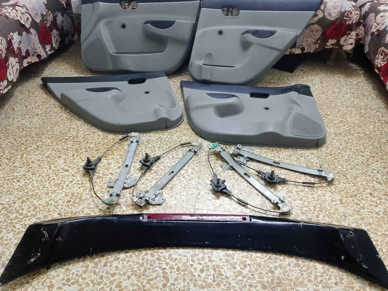 سلام عليكم شباب عندي هاي غرض البيع وجوه باب ول مكينه مال جام كلو شغال سبايدر جوكر لايتات مال ريو من لايتات ٤٠  ألف.  وجوه باب ول مكينه ٣٠ ألف سبايدر ٢٠ ألف.  بك لايت مال أمريكي أصلي ٥٠ ألف والي اريدهم شلع بيهم مجال مكاني الأيسر رقم آسيا ***********
