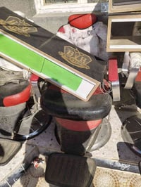 محل حلاقة • مرايات • مكان هوره