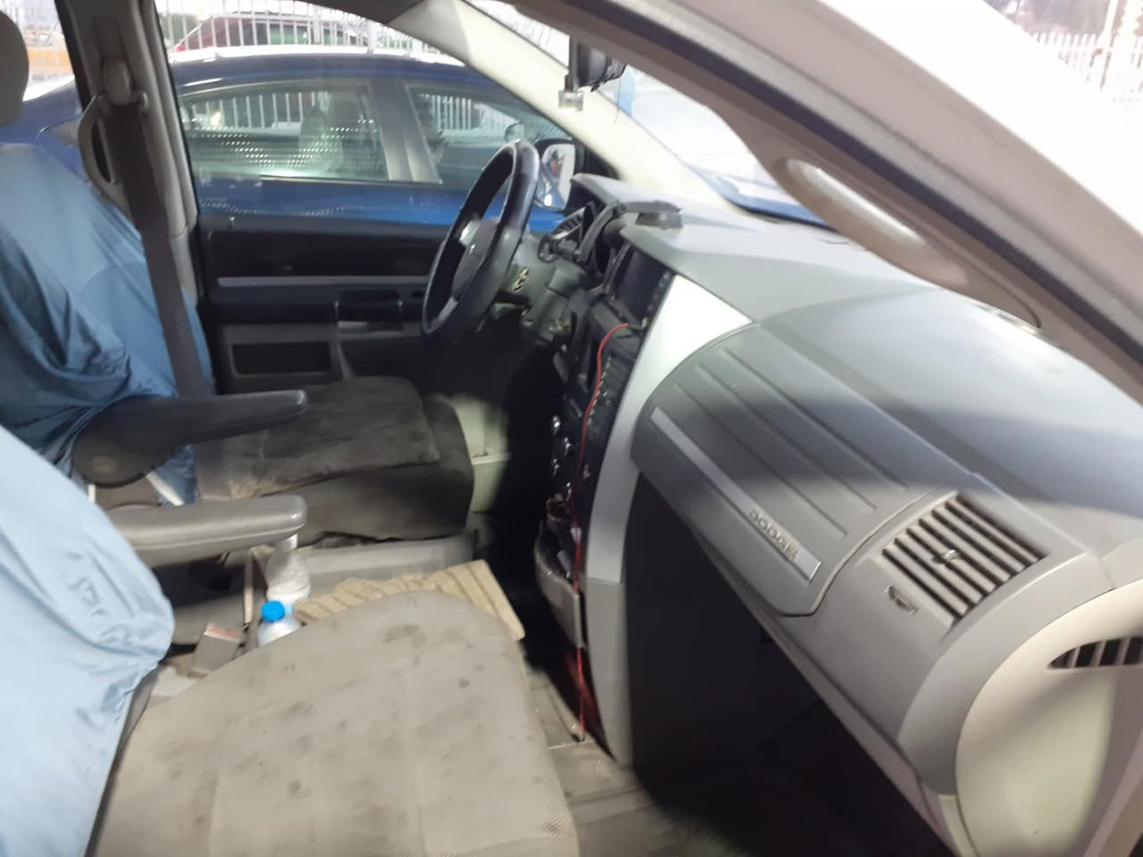 كرفان ٢٠٠٨ محرك ٣٨٠٠ كير ٦ نمر
تبريد ٣ قطع كشنات سياحي منفصل فرس سقف وارضي كشن سايق كهرباء 
ابواب كهربائية بس عاطلات رقم بغداد انكليزي سنويه باسمي لل ٢٠٣٠ 
مكانها بغداد موبايل ***********
سعرها ١٠٠
