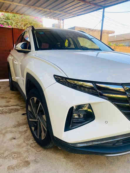 توكسان موديل ٢٠٢٢
***********
سياره خير من الله فول مواصفات عدا لبنوراما
حساس امامي خلفي
اشاير ترحيب
لد مامي خلفي
ويل كروم 
بصمه 
بصمه ابواب 
تشغيل ع بعد
وبعد معروفه مواصفات توسان 
السعر ٢٠٠ وبيها ب ع كد شبر بجاملغ خلفي مو كله صبغ
