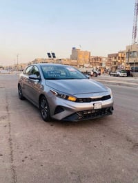 فورتي 2024 مواصفات نص فول  مواصفاته معروفه الحادث موضح بالصور فقط بنيد...