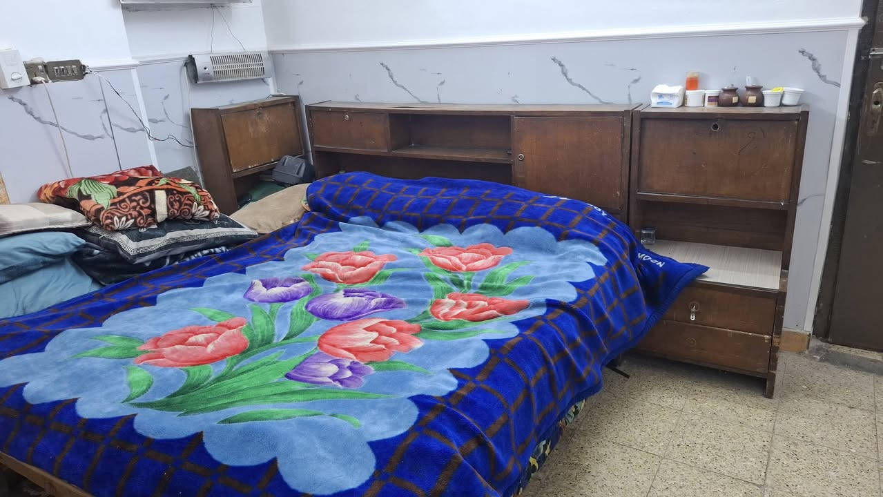 متاح غرفة اخشاب مستعمله يرادله تصليح مناسبه اتصال 
***********
***********
