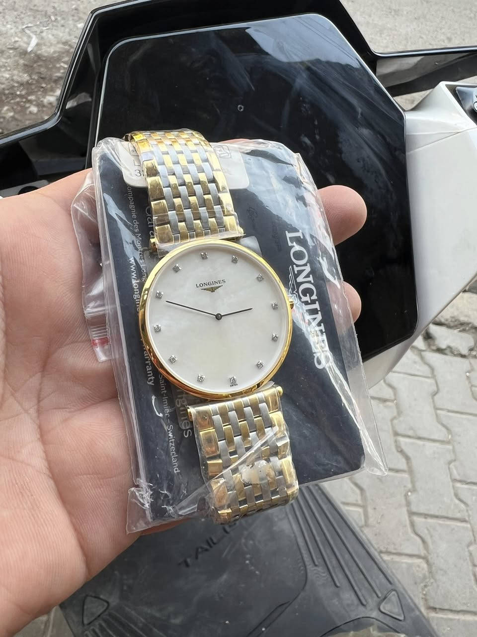 بسم الله الرحمن الرحيم 
#ترقبوو غدآ مزادنا على منصة الفيسبوك على هاذا الحساب 
نسوف نعرضكم بعض القطع النادره والثمينه 
نعرضلكم ساعات ثقيله.متوسطه. خفيفه

المزاد سوف يبدا ساعه 11ليله

الاعتماد ارسل رقمك وعنوانك على الخاص او على رقم الهاتف ***********

أمين هيثم الخضري للساعات 
@إشارة

#rolexwatches
