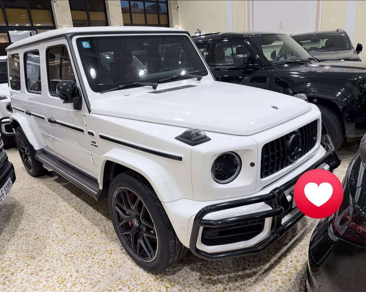 السلام عليكم ورحمة الله وبركاته
جي كلاس G63   AMG 
موديل 2021 
ماشيه 18 الف 
ضمان دولي بصمتين
شاشات 
حزام احمر 
كفاله عامه من كلشي 
بحاله الوكاله 
رقم بغداد بأسمي
بيع او مراوس حسب القناعه 
عنواني بغداد  ‭0778 326 3864‬
