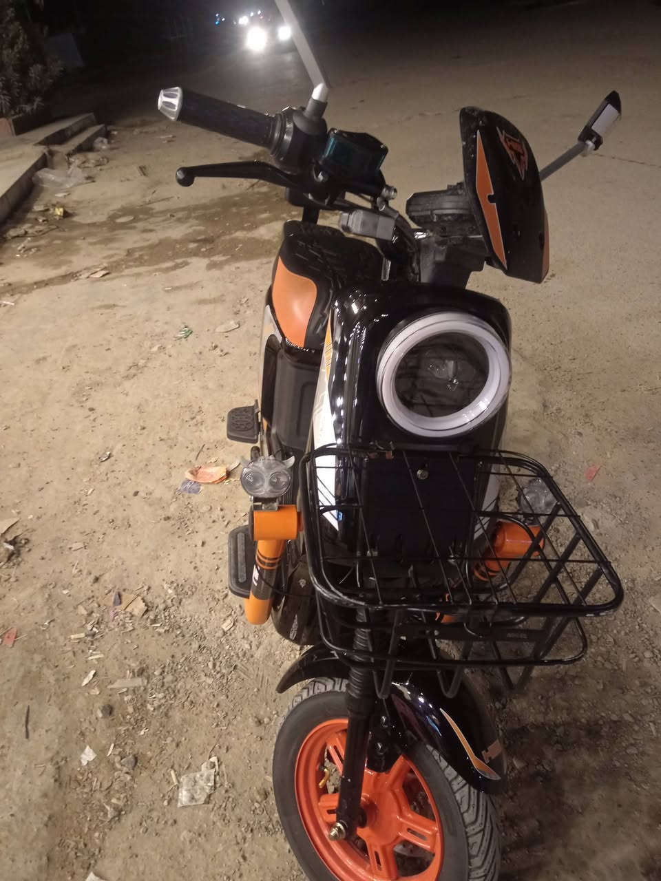 السلام عليكم دراجه شحن للبيع  نضافه فول بطاريات نضيفه تفحص  السعر خاص او اتصال عل رقم *********** المكان ديالى بعقوبه حي المعلمين
