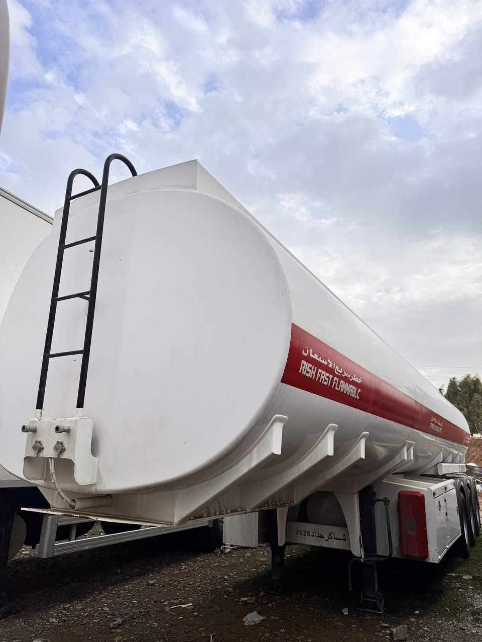 تانكي شاكر ٢٠٢٥
كتاب شريكه شاكر 
به شه رت ره ش و به نزين و كازي بار نه كرديه به س ئيشي ئاوي پي كرايه 
سحر -١٢٥ و مجال 
ز.م ***********
قه زاي خه بات
