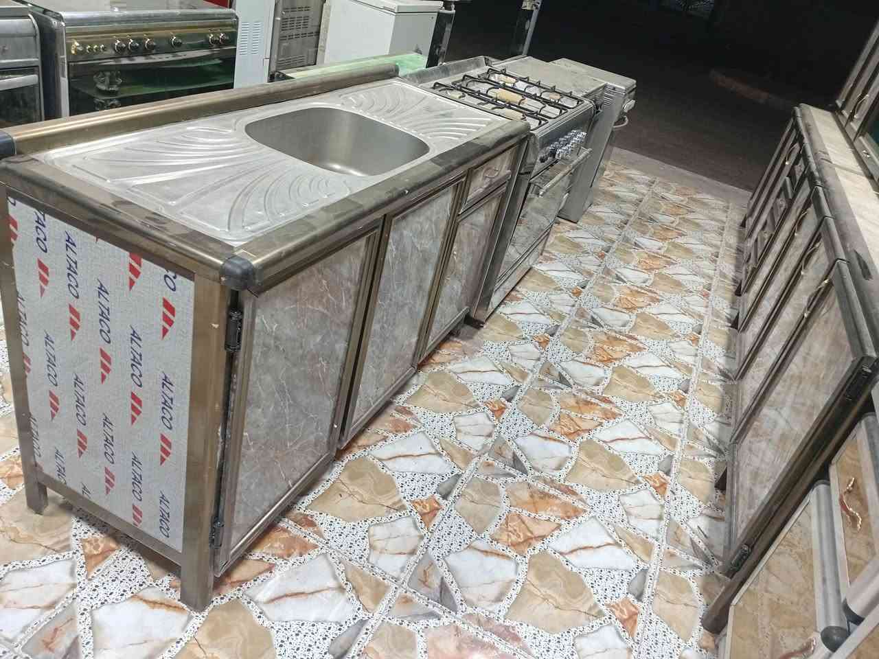 سلام عليكم كاونتر ٤ متر تفصال اخو جديد وسنك متر ونص نضيف بعده نايلون بي بيع ومراوس استفسار *********** مكان بلد جمعية ليمام
