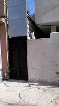 بيت للايجار٣ غرف نوم  وصاله وصطحين ومطبخ وصحيات خارجيه وداخليه للاستفس...