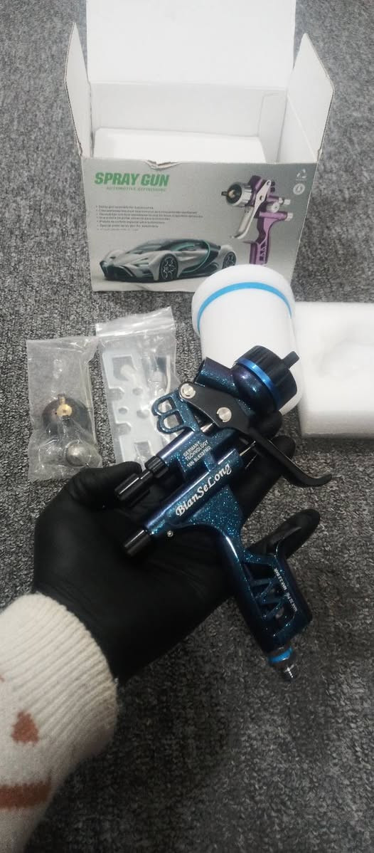 مسدس صبغ اسم الشركة SOLA
امتياز الماني حجم المسدس 6800B حجم نوزل 1/3يعني رشه ناعمه حبايب بي اضافي نوزل هم1/3 السعر 95 الف يوجد توصيل رقم الهاتف ***********واتساب
