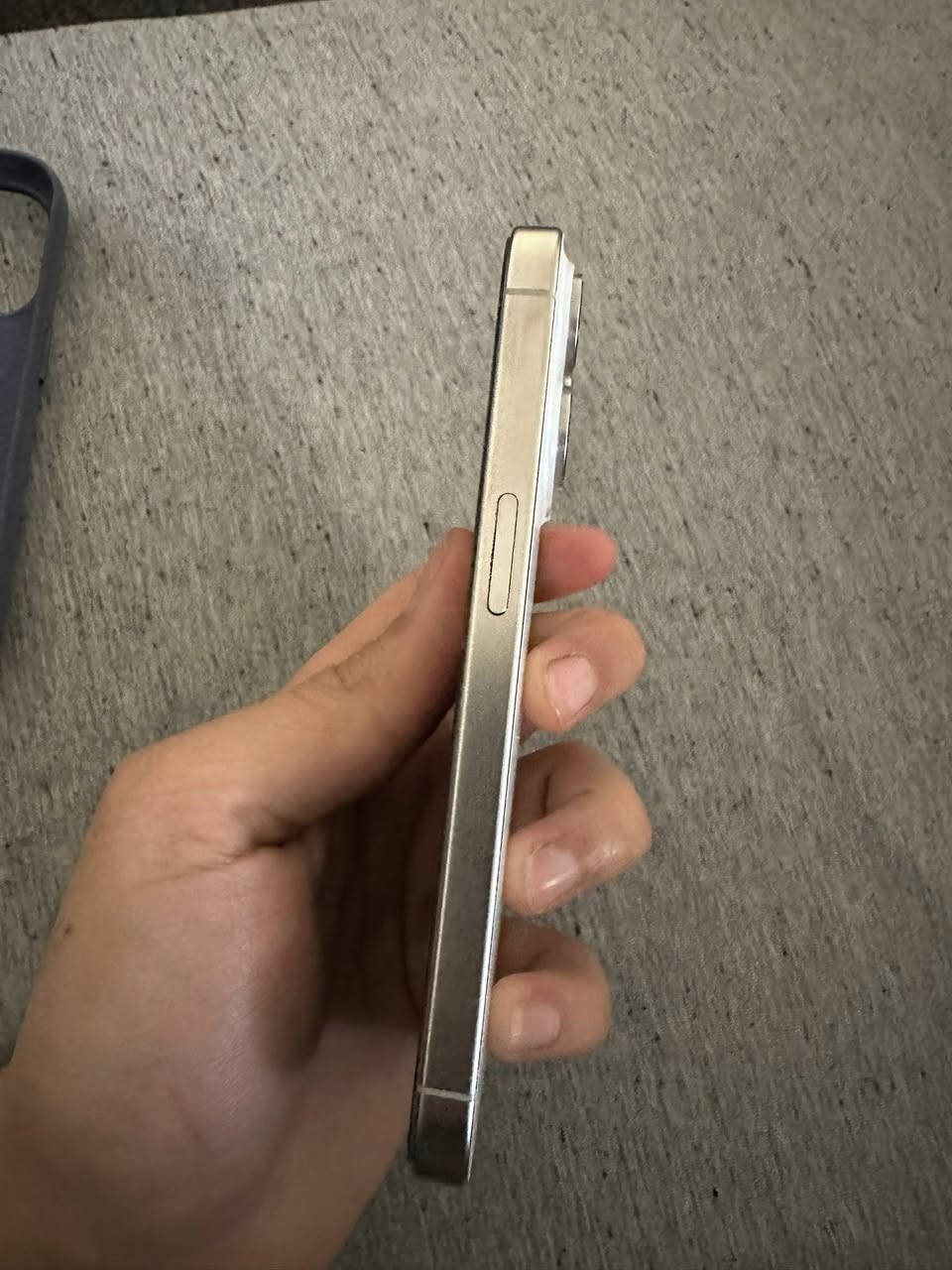 ايفون ١٥ برو الصغير
ايفون ١٥ برو العادددي مستعمل نظيف حيل
ذاكرة ١٢٨ 
بطارية ٨٧ 
نظيف غير مفتوح او داخل تصليح
ملحقاتة موجودة كارتونة وكيبل 
السعر ٨٢٠ الف 
المكان بغداد شارع فلسطين توصيل ماعندي


**إذا كنت صاحب هذا الإعلان وتريد حذفه لأي سبب، رجاءا أرسل رسالة إلى الدعم الفني**