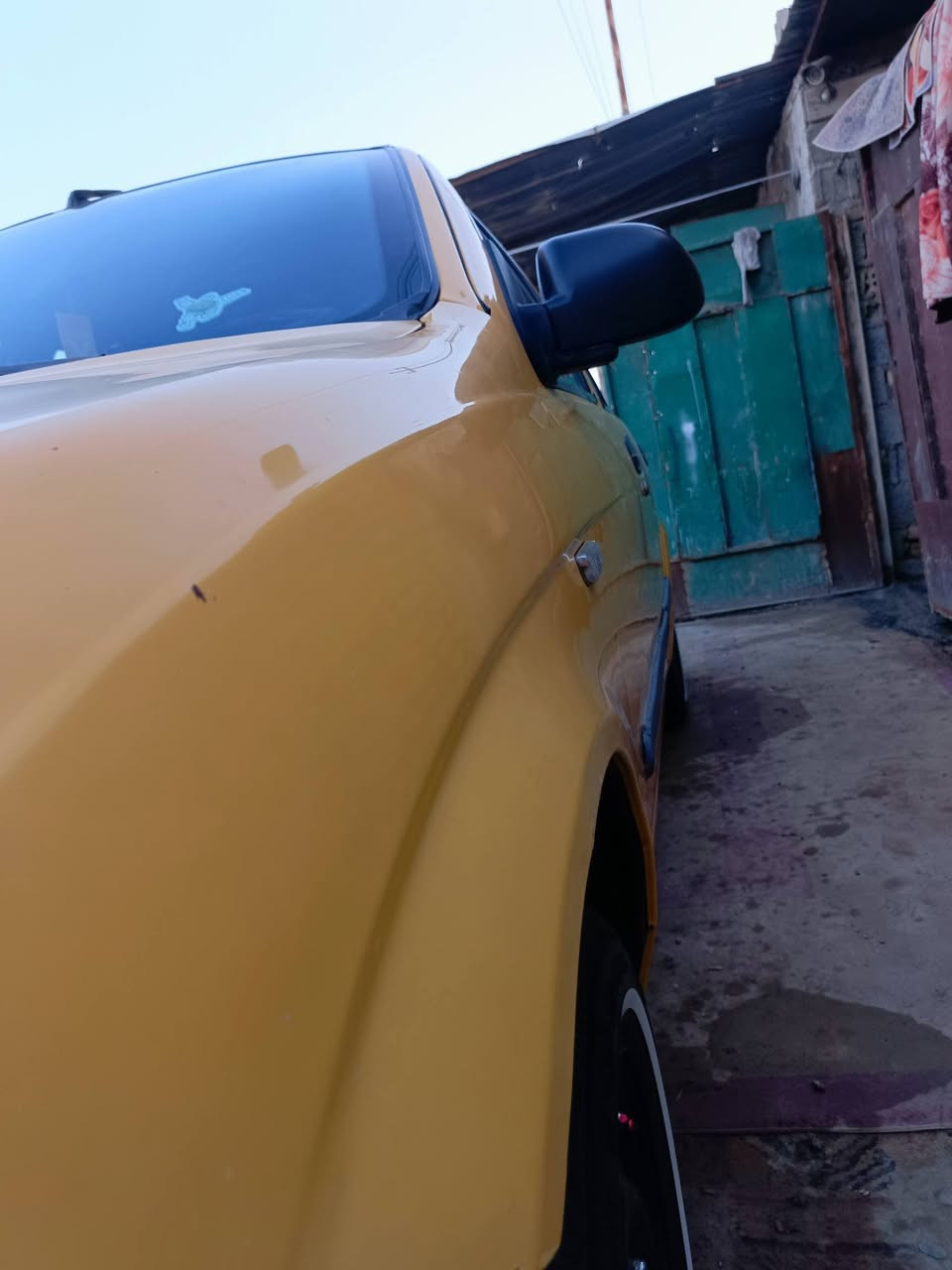 سلام عليكم طيبة موديل 2016 سيارة نضيفة كير محرك تبريد تدفئة شواصي مكفول شاشة لمس منضومة زنون  صدر جديد تخم تاير جديد مصفرة هيئة وغرامات سنوية لل، 31 تحويل ثاني يوم سعر 40 وبيها مجال للطيبين مكاني سبع البور ***********
