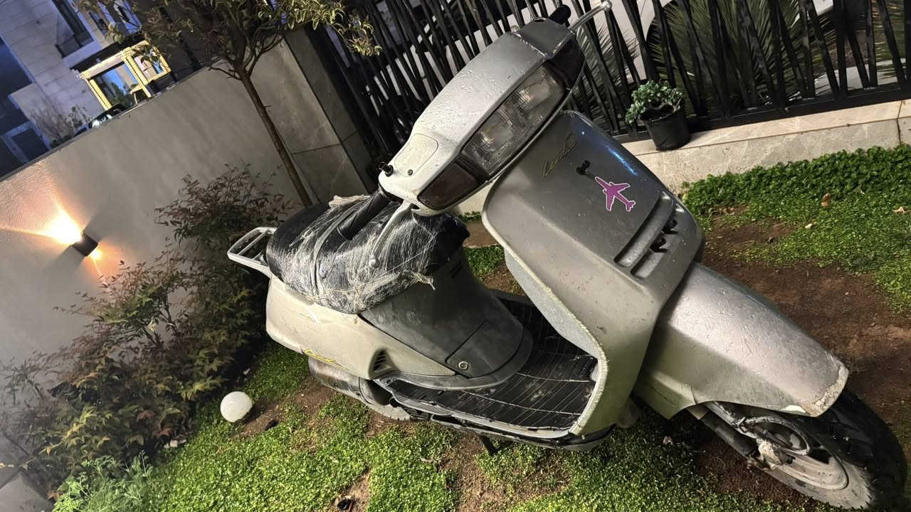 سلام عليكم اخوان هوندا ليدي 100 للبيع نواقصها بسيطه كلش بس شكل خارجي لايت خلفي وشخوط بسيطه مكينه مكفوله وجديده وبشرطططط سعرها 400 وبيها مجال للشراي للستفسار واتس اب ***********
