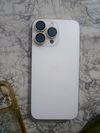 ايفون 16 برو ماكس نضافه 100%  بطاريه 100  ممفتوح ولا مبدل بي شي ملحقات...