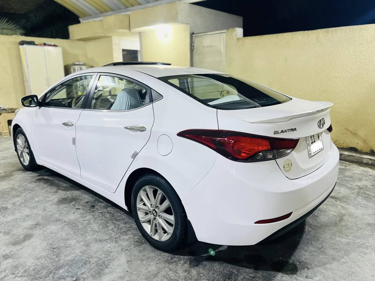 سلام عليكم
للبيع النترا 2015 خليجي 
سياره جديده جاهزه من كلشي
فول موصفات 1/1
سلايد فتحه شاشه كامره 
تحكم ستيرن تبريد قطعتين 
مري شفط ريمون سويجات ثنين 
مكينه 1800 دوش مكينه كير حداديه تخم تاير تبريد كله جديد 
رقم بغداد دولي سنويه جديده 
بيها جاملغ مبدل اصلي ولقديم موجود

السعر 127وبيها مجال للشراي 
لاتصال *********** مكان السياره كربلاء قرب لامام عون
