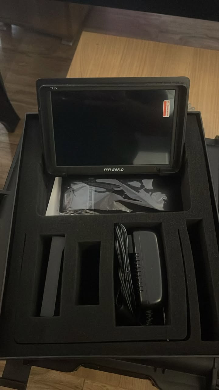 للبيع مونيتر كامرة 4k جديد للاستفسار على الخاص او الاتصال على الرقم ***********
