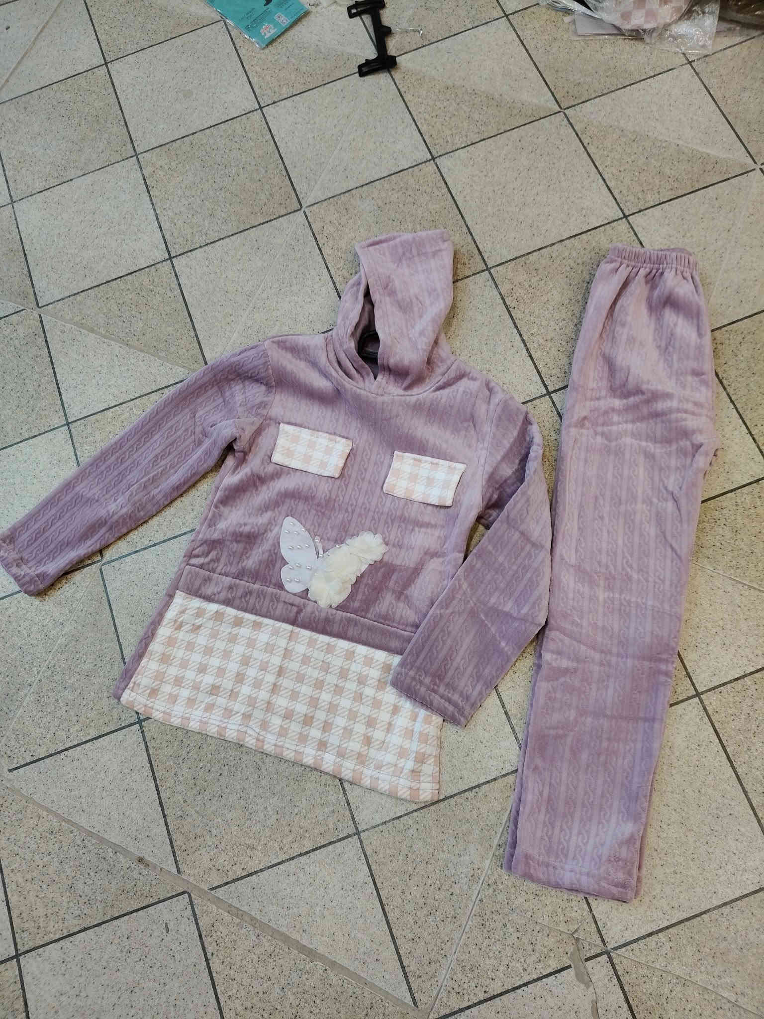 تراكات ولادي بناتي جميع القياسات متوفرة وجميع الألوان وبأسعار مناسبه 
العنوان شارع النداديف مقابيل شارع الكفيل مجاور عطارية مرتضى عدنان  
يوجد توصيل مجانا 
للطلب ولأستفسار ***********
