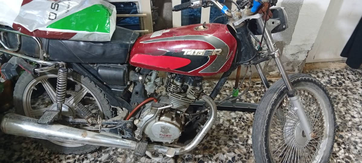 السلام عليكم دراجه تايكر للبيع موديل 21 دراجه يرادلها ترتيب شغاله دراجه بيها خيط تبخير ونضوح من قبق لفوك الدراجه يرادلها ترتيب متوازي علا بيعتها الدراجه اوراق اصوليه السعر 200وبيها مجال دراجه تاركها مجاي اطلع بيها ***********
