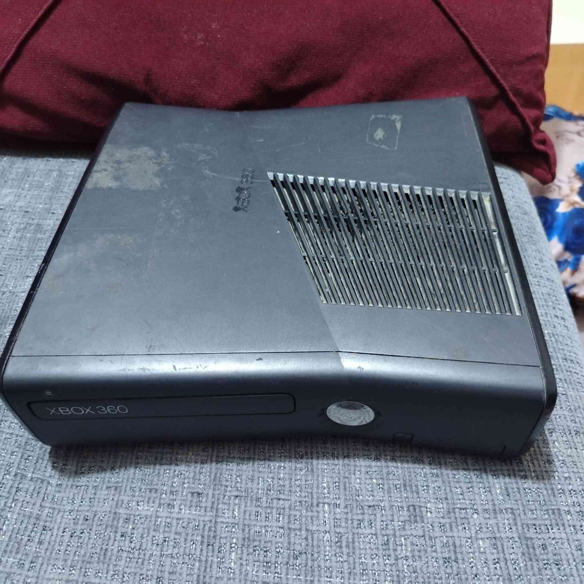 اكس بوكس 360 نظيف ويا العاب 30 لعبه بي ويا يدات ثنين وحده جديده ولخ تعبانه فدنوبه... السعر 90 الف
***********
