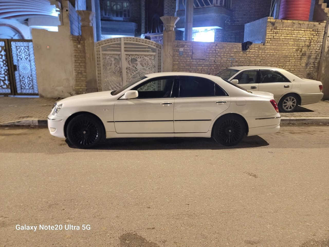 سيارة ماجستا للبيع فول موصفات حساسات كامرة مري شفط صندوق شفط اربع دكم بصمات جوبلس اوات ادوات ادوات مكفول منقص والسرقة والعشاير سعر ٨٠ وبيها مجال للتواصل ***********
