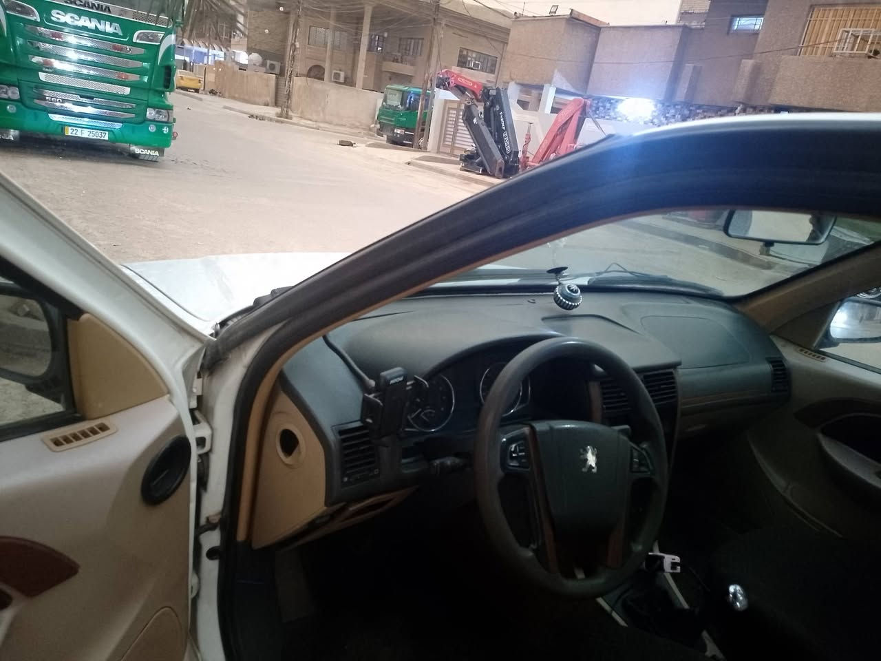 سلام عليكم 
بيجو بارص موديل 22 منظومه غاز محرك وكير وتبريد كفاله كامره حساسات تحكم ستيرن بيها طختين موضحات بلصور السياره مال قسط باقي سنه وتصير حره وكاله مباشر ماشيه 99الف مكاني بغداد تواصل خاص السعر 63 وبيها مجال قليل السياره تبريد ثلج وحماوه ربع وي تبريد اعتذر عن بيع قسط إذ اكو مراوس عادي


**إذا كنت صاحب هذا الإعلان وتريد حذفه لأي سبب، رجاءا أرسل رسالة إلى الدعم الفني**
