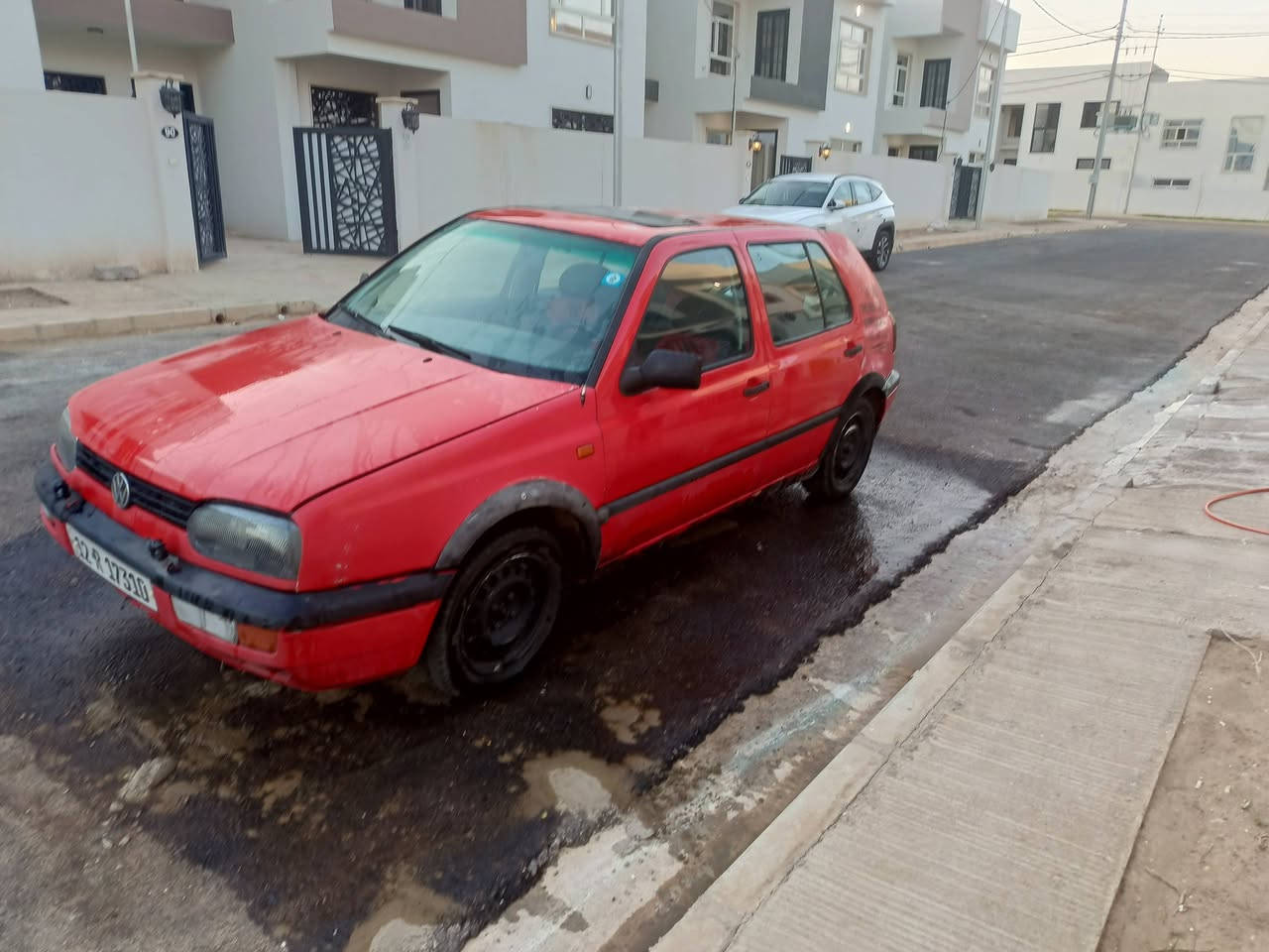 كولف نفخ للبيع هزه جديده السياره باسمي كوبون بانزين قطعتين طبغ بدون دواخل شرط مكينه وكير شرط مكينه٠/٣  قطاره مال بانزين السعر ٣٨ وبيها مجال بسيط
***********
