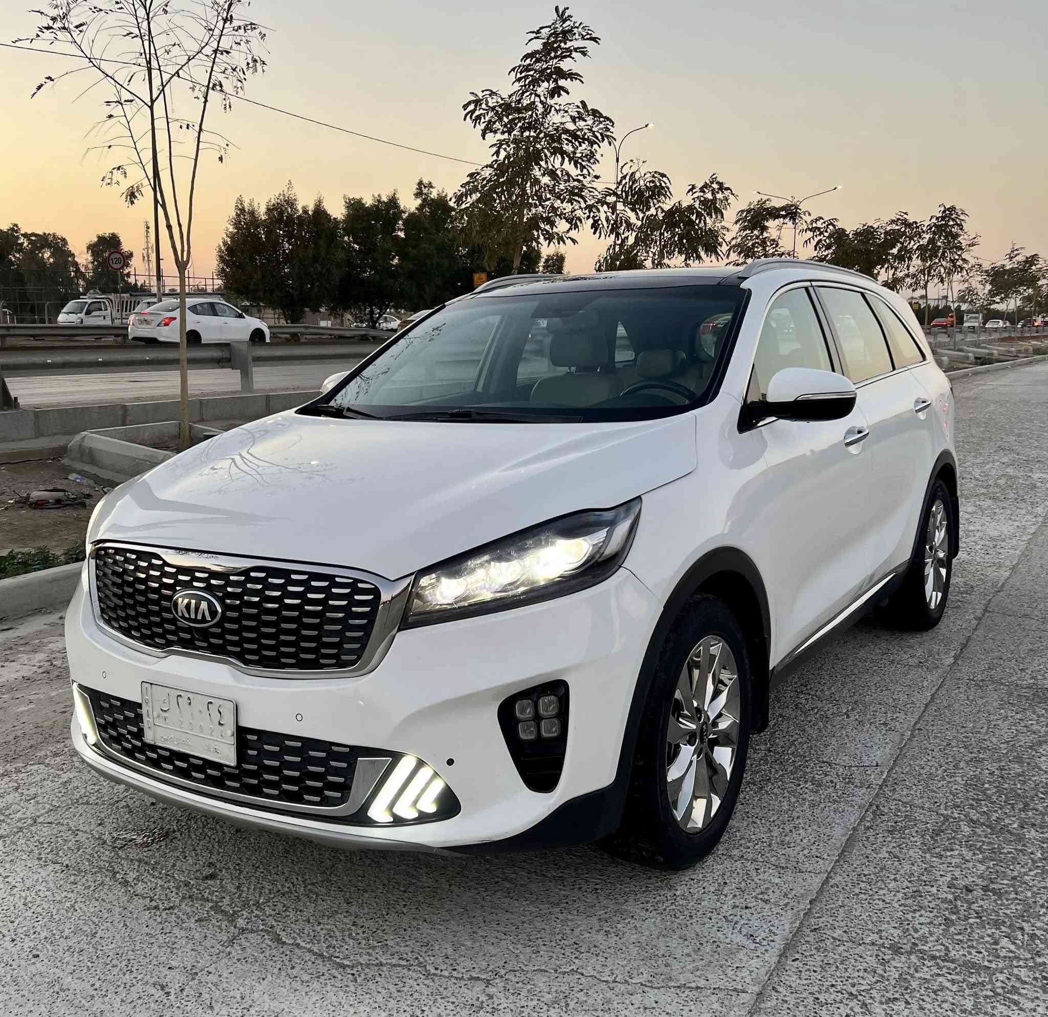 السلام عليكم للبيع فقط
كيا سورنتو 2018 خليجي
محرك V6 3500 
بنوراما 
7راكب 
بصمه  
تبريد ٣ قطع 
اريل نفكيشن 
شاشه كبيره +كامره 
حساس امامي خلفي 
بردات ابواب خلفيه 
كشنات جلد بلادي
اشاير بلمري +شفط 
كراسي امامي ثنينهن كهربائي
جنطه شفط كهرباء 
لايت ٣ عدسات زنون بلادي +بكلايت خلفي لد
٤ وظعيات قياده 
تحكم استيرن جهتين  
وسياره جاهزه مابيه اي نقص بسمي تحويل ثاني اليوم 
السعر المطلوب 223$ للأتصال على هذه الرقم ***********    مكاني حي الجامعة
