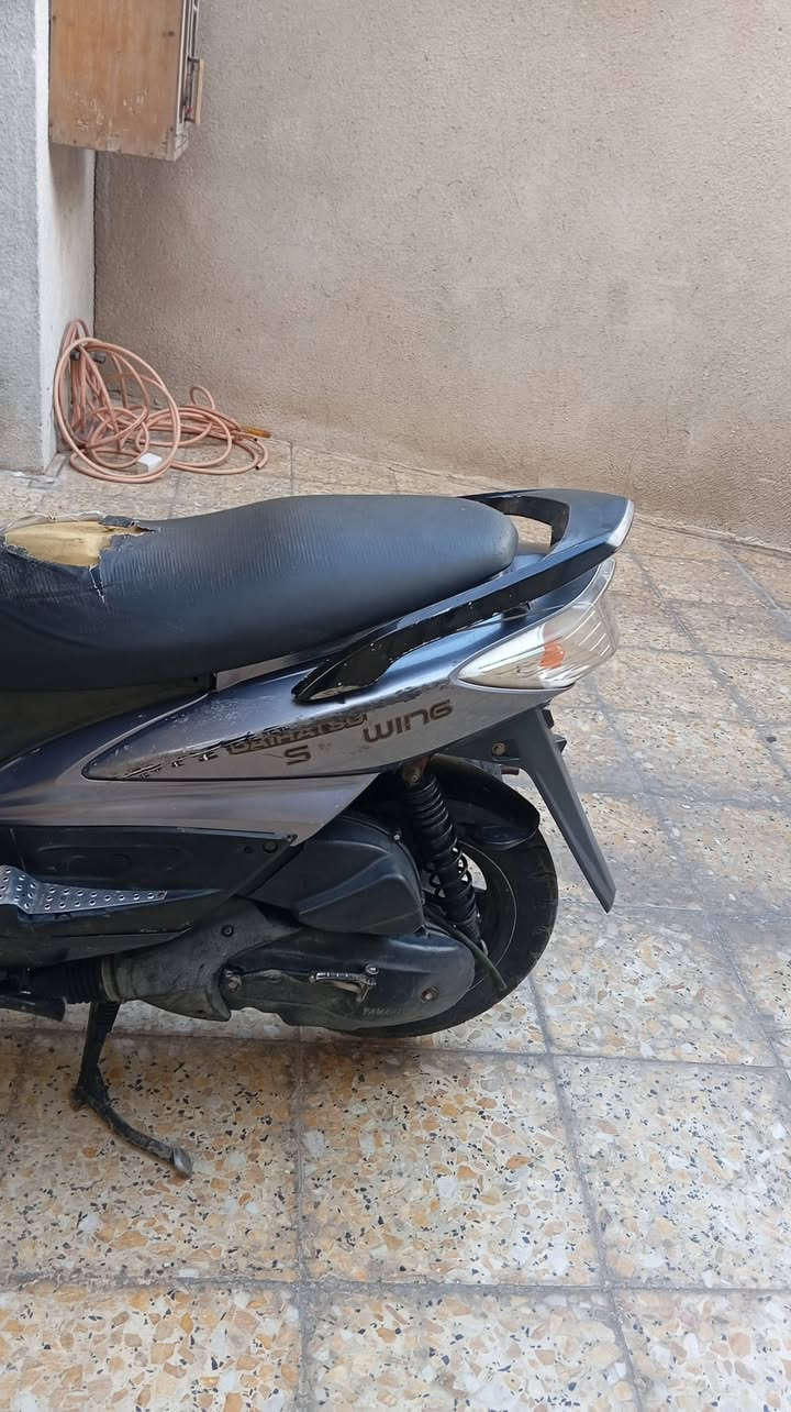 السلام عليكم دراجه للبيع سكنس فحل شغاله مراوس العنوان الشعب حي الجزائر الرقم ***********
