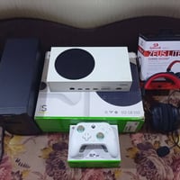 Xbox series s ذاكرة 512 SSD جوستك وحدة گيم سير واير   مع UPS 2500  و س...