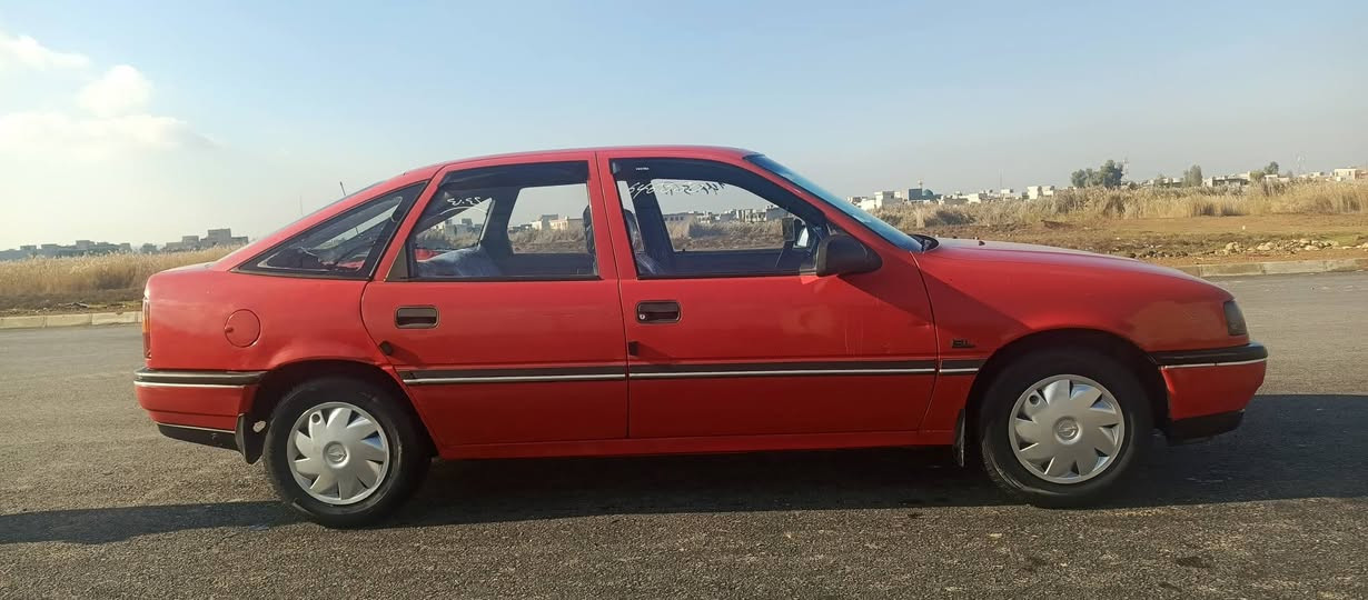 اوبل فكتره حجم16 فول عادي موديل91 صبغ دواير و دوسات سنوية ل2030 شرط التحويل السعر40وبيها مجال قليل مكان السياره الموصل الايسر للاستفسار 
الاتصال ***********
***********
