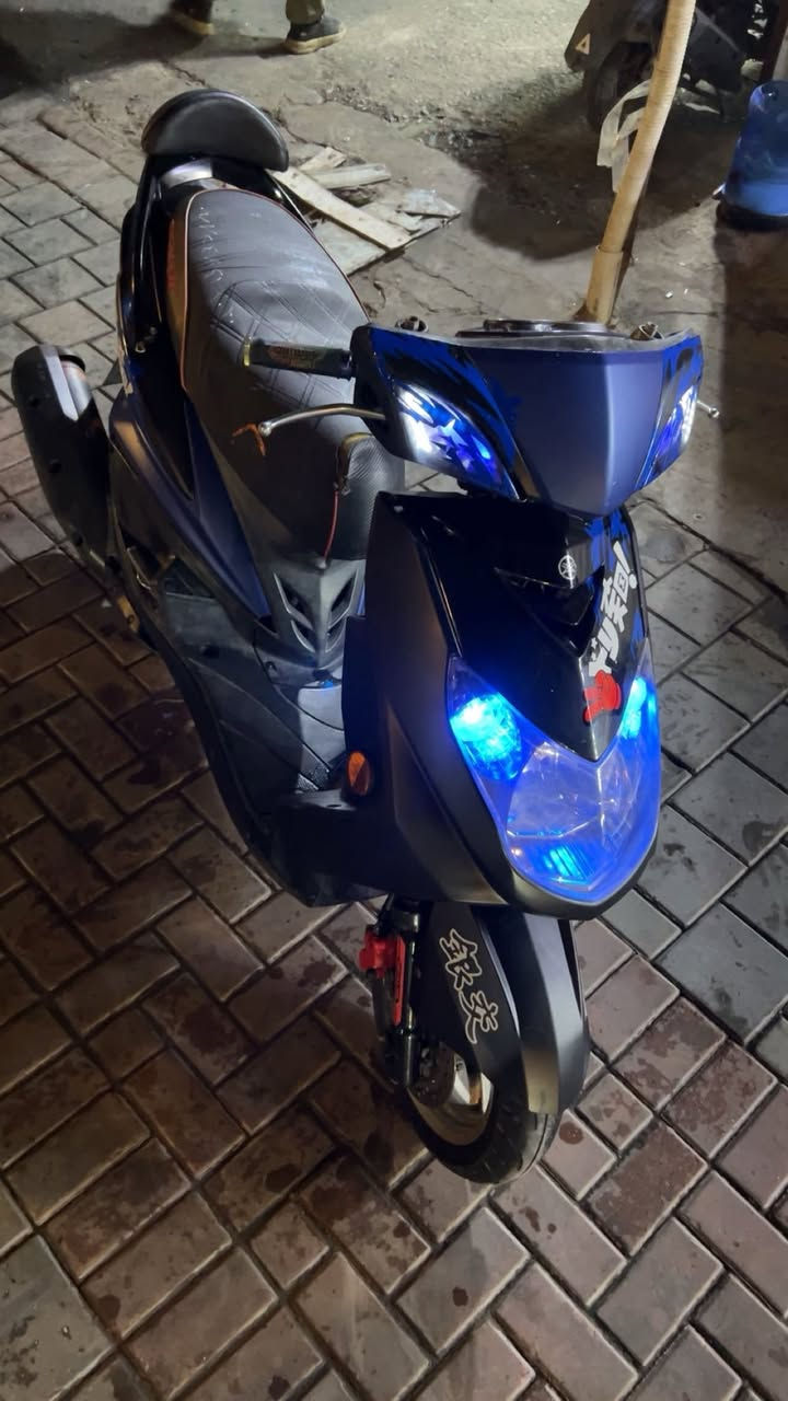 سلام عليكم سكنس فحل طلعات نوزل خطين دراجه حلوه وجديده سعرها خاص مكاني الشعب شارع الصحه 
***********
